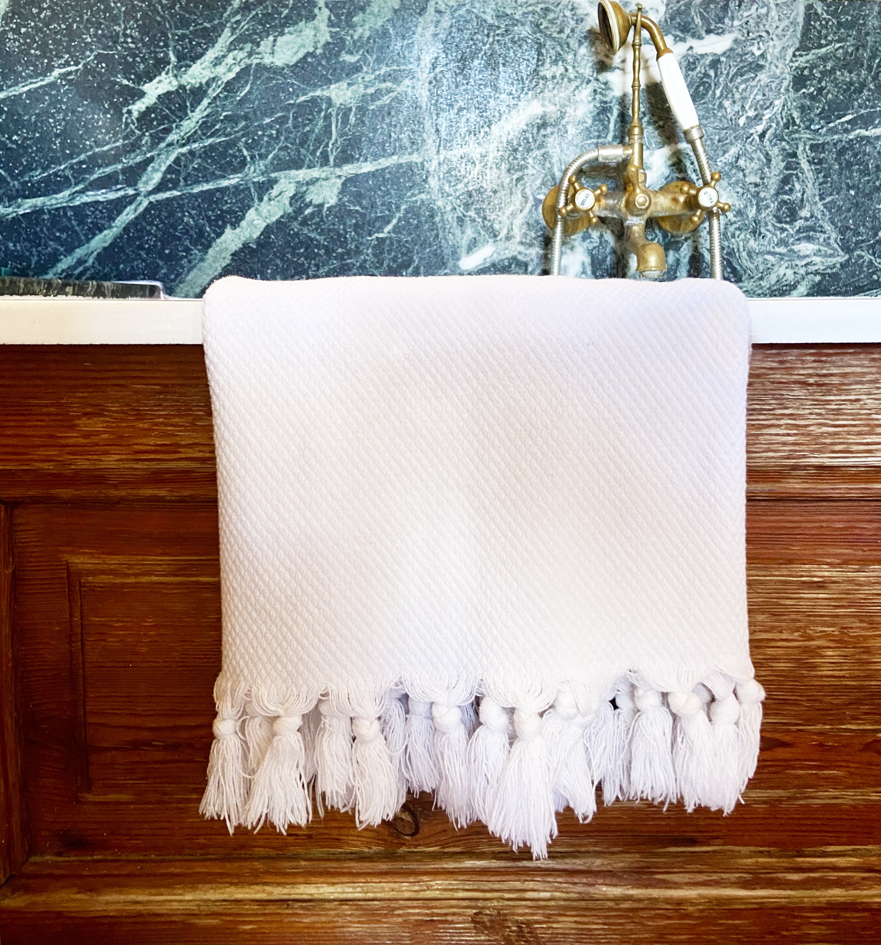 Elegantes weißes Handtuch, drei Größen