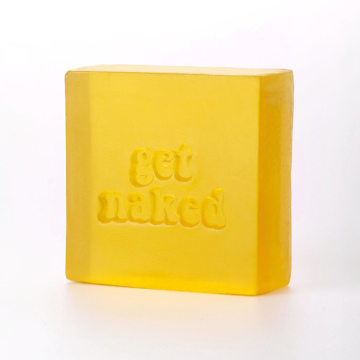 quadratische transparente Glycerinseife in gelb mit Stempelung "get naked"