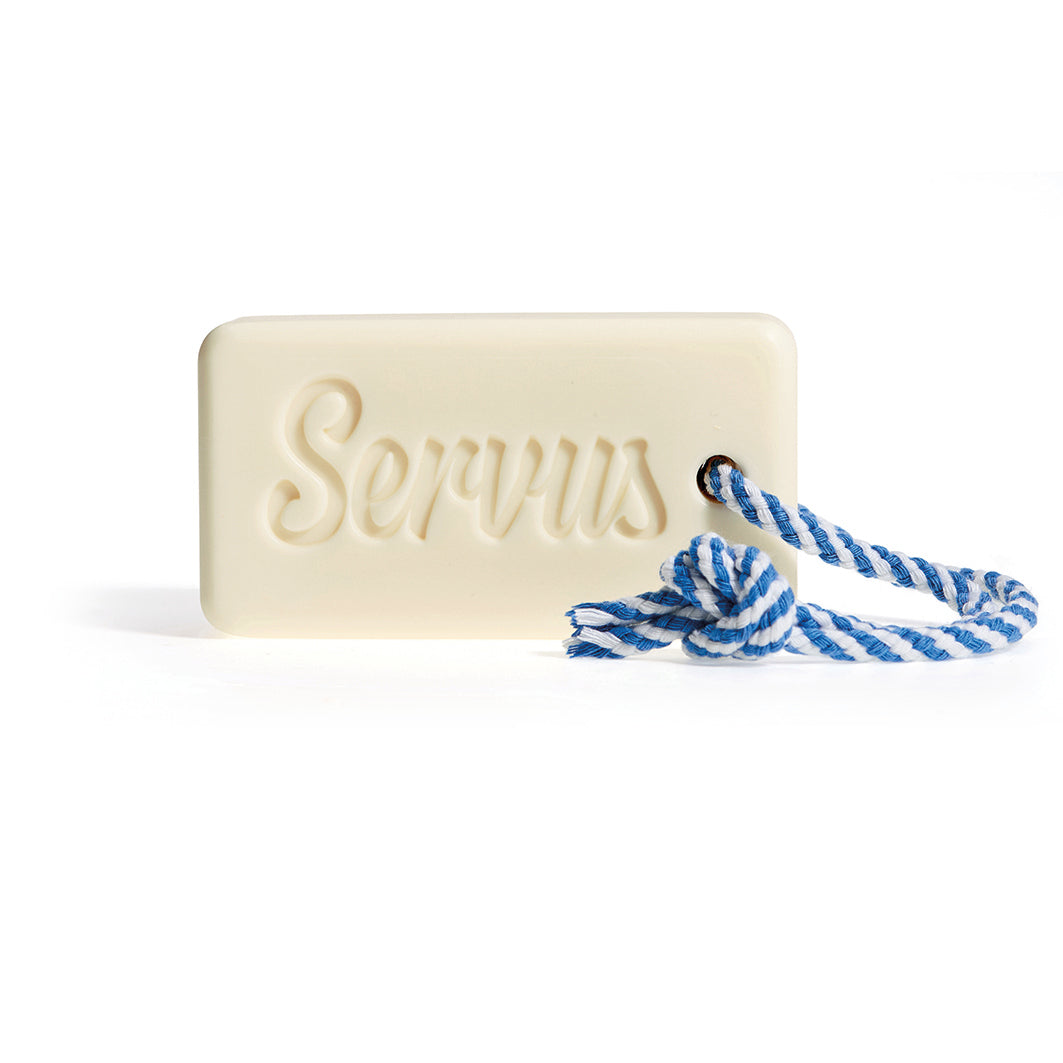 München Souvenir mit servus geprägte Seife mit blau-weißer Kordel von dearsoap