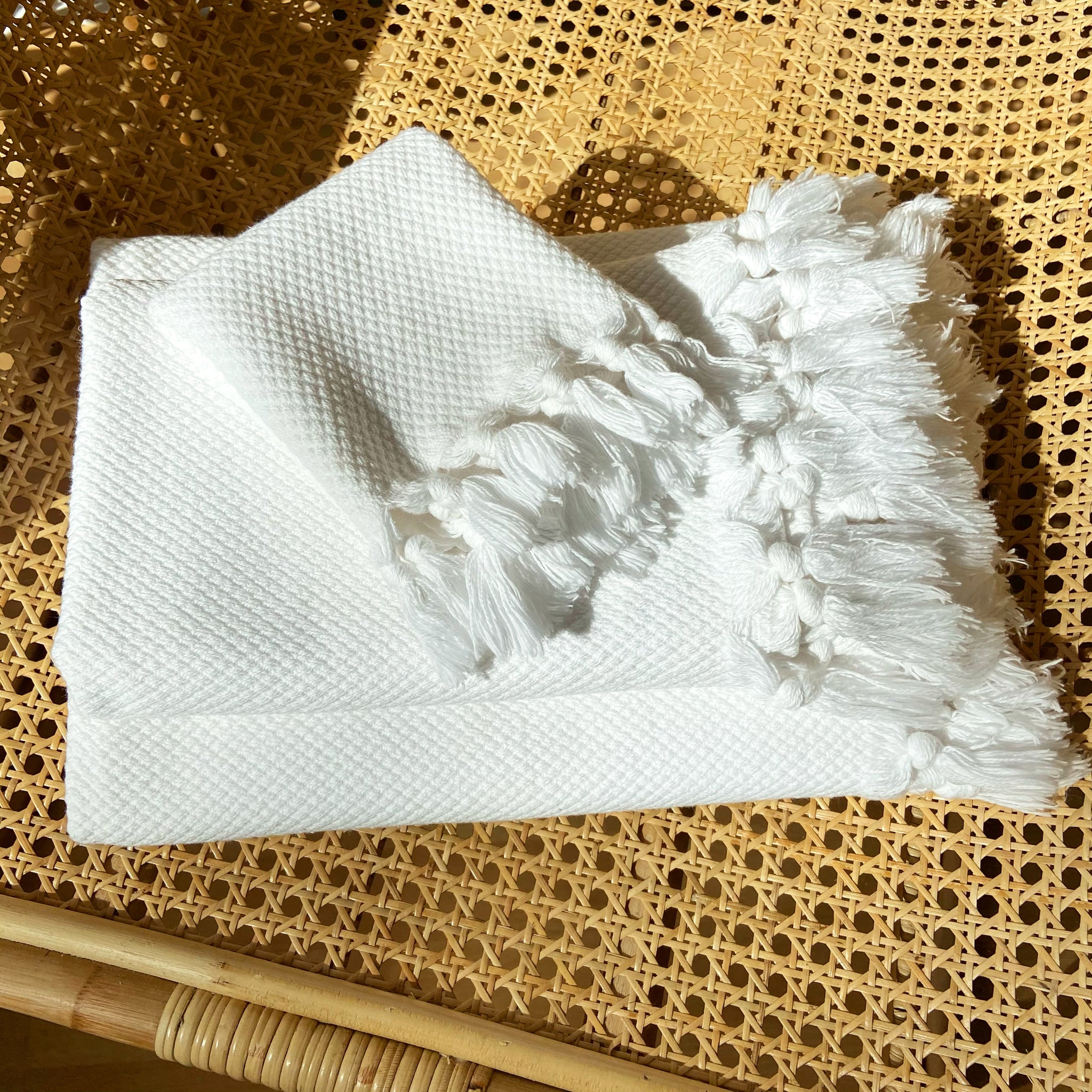 Elegantes weißes Handtuch, drei Größen