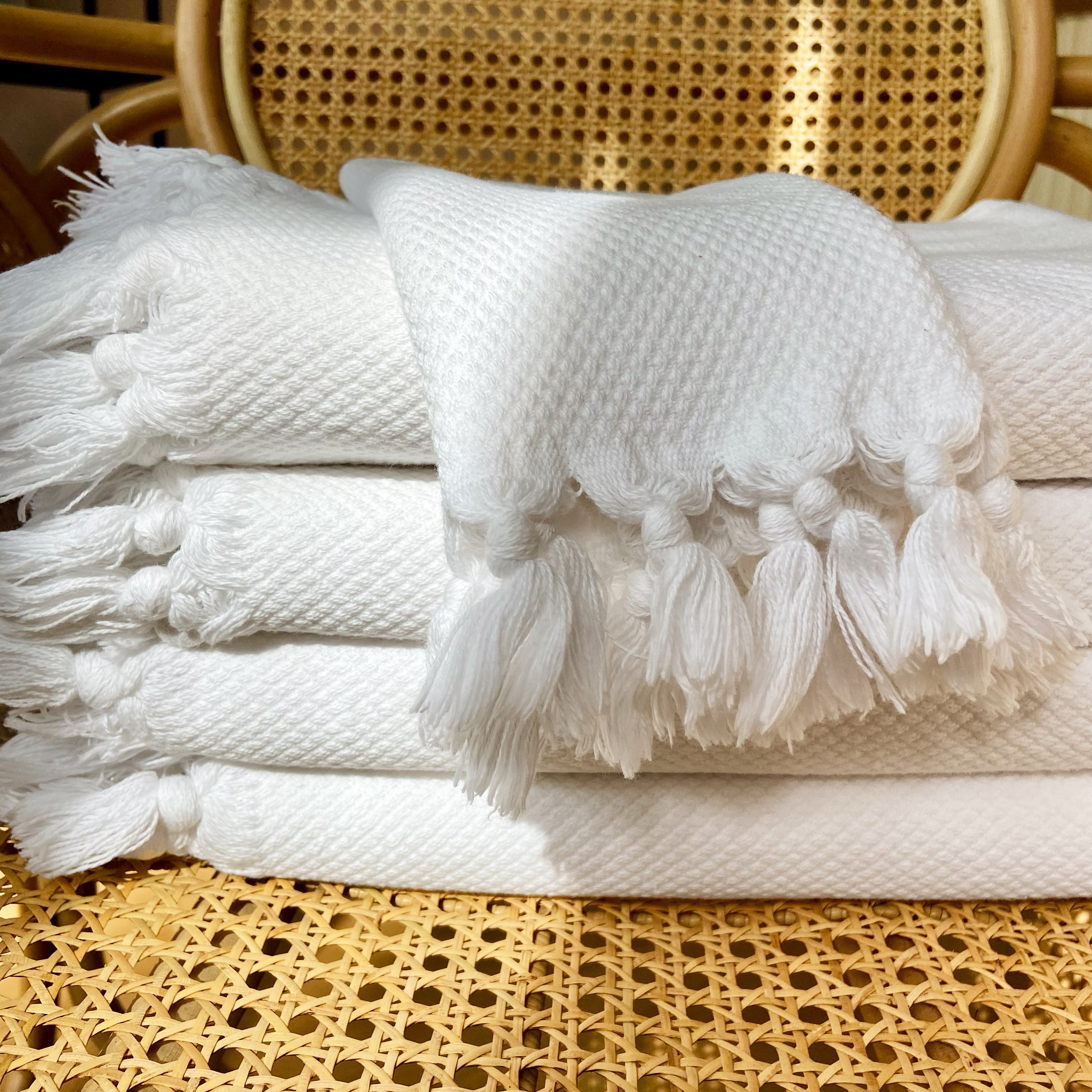 Elegantes weißes Handtuch, drei Größen