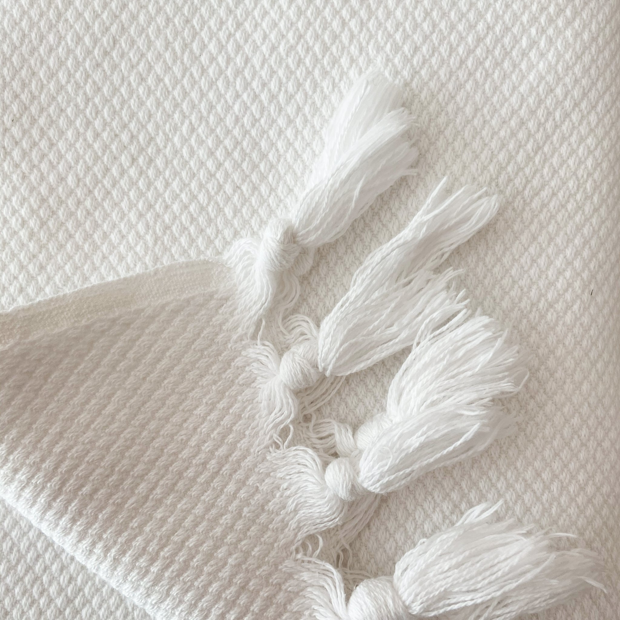 Elegantes weißes Handtuch, drei Größen